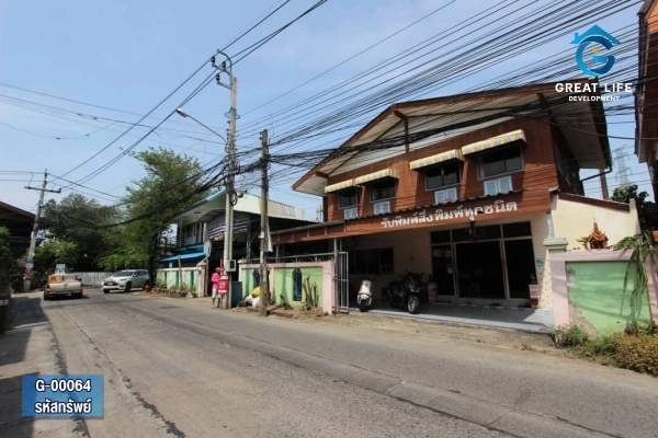 บ้านเดี่ยว 2 ชั้น 2 หลัง ริมถนนสายหลัก ซอย หมู่บ้านศรีเพชรการเคหะ รูปที่ 3